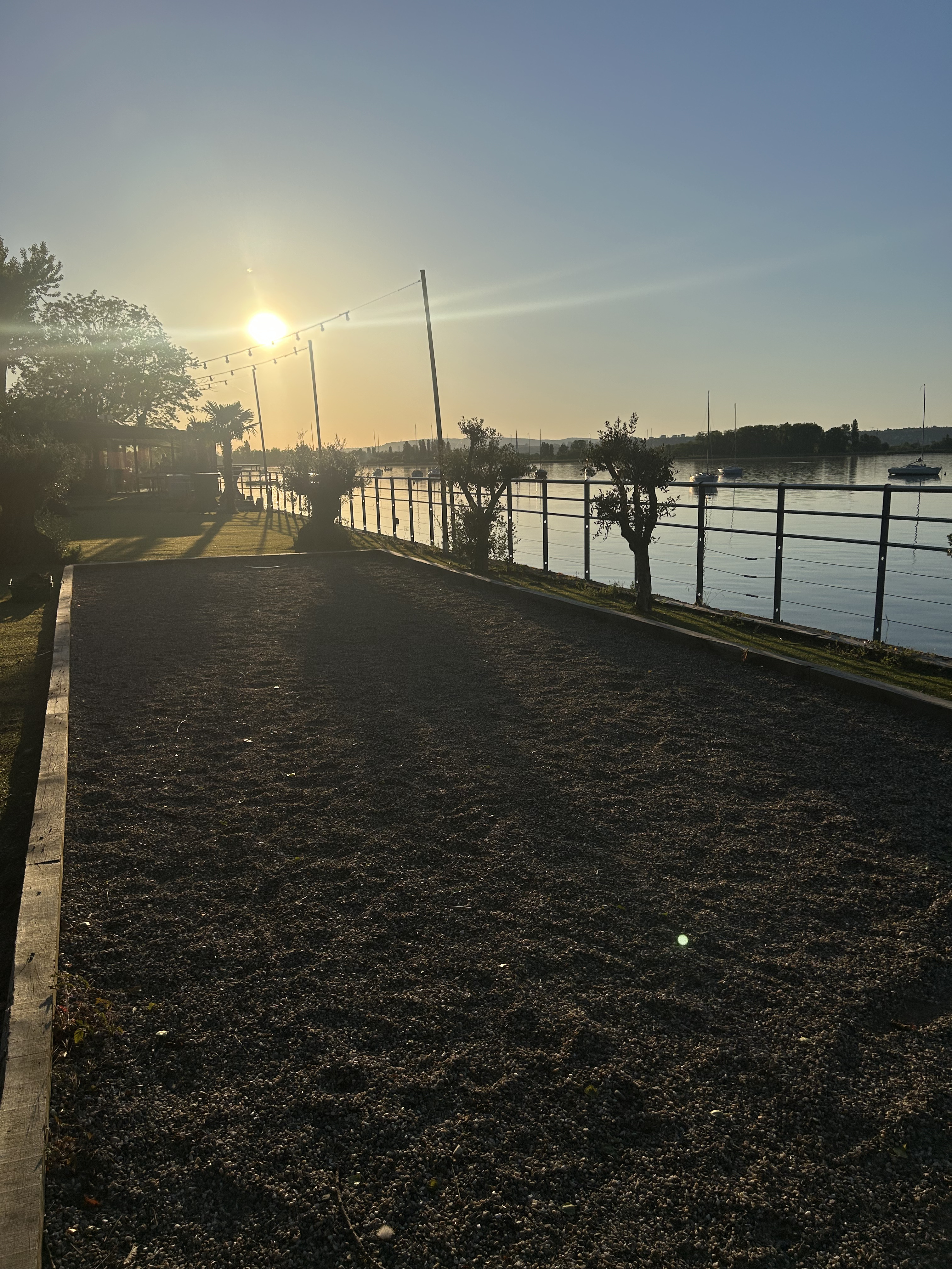 Espace pétanque en bord de mer pour les soirées